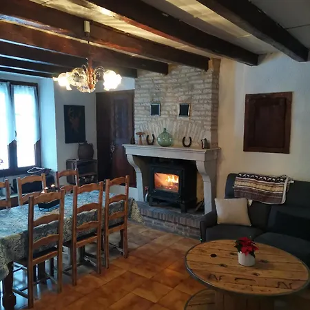 Дом отдыха Au Pied Du Vignoble Champenois Cunfin