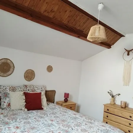 Au Pied Du Vignoble Champenois