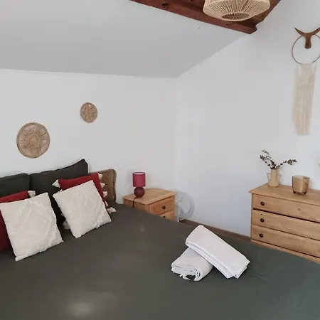 Au Pied Du Vignoble Champenois *